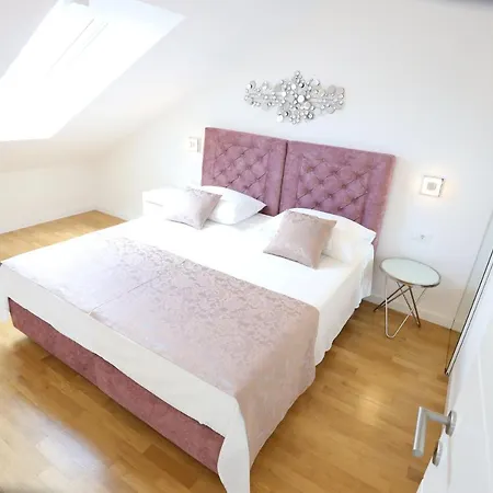View Apartment Split